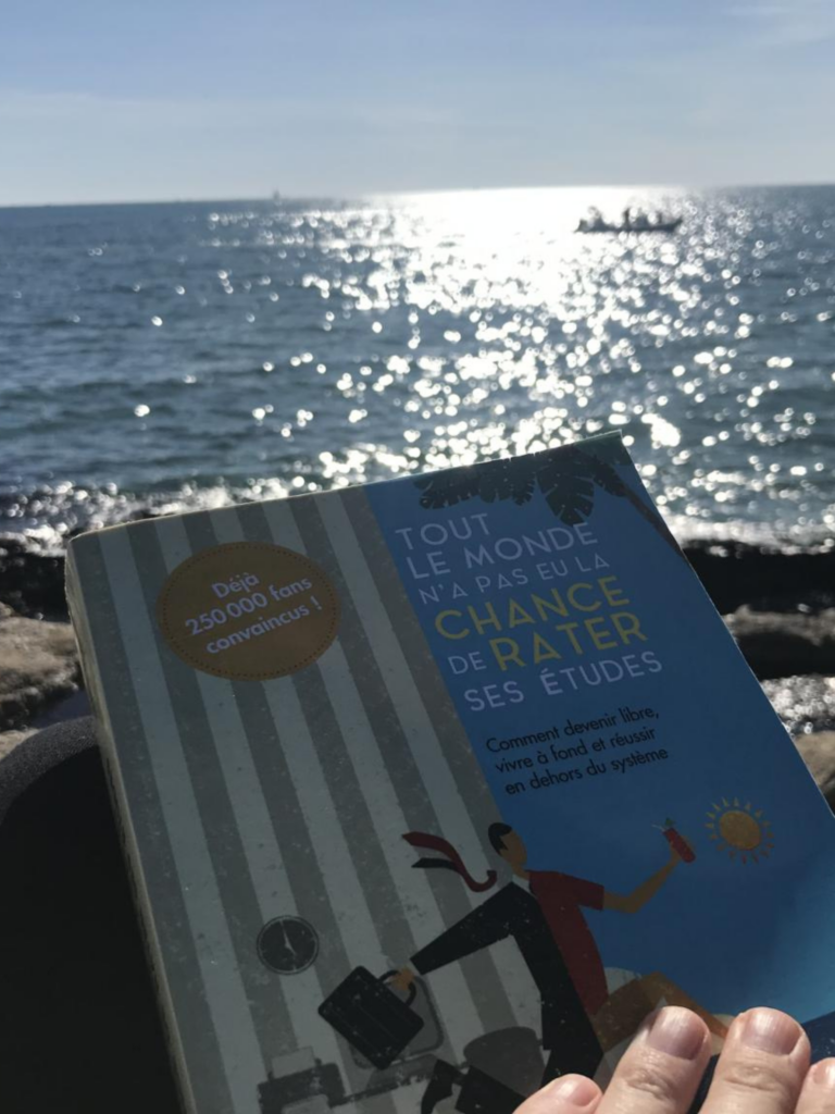 Ne jamais louper l’opportunité d’aller lire en bord de mer